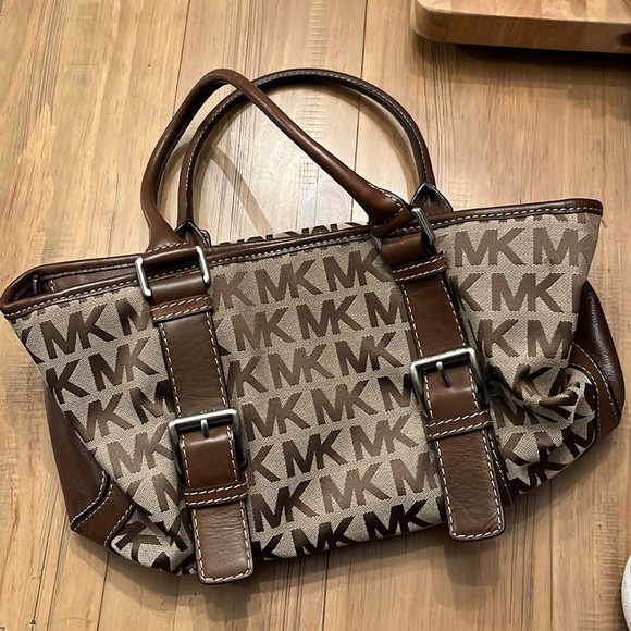 Michael Kors purse - Picture 1 of 3